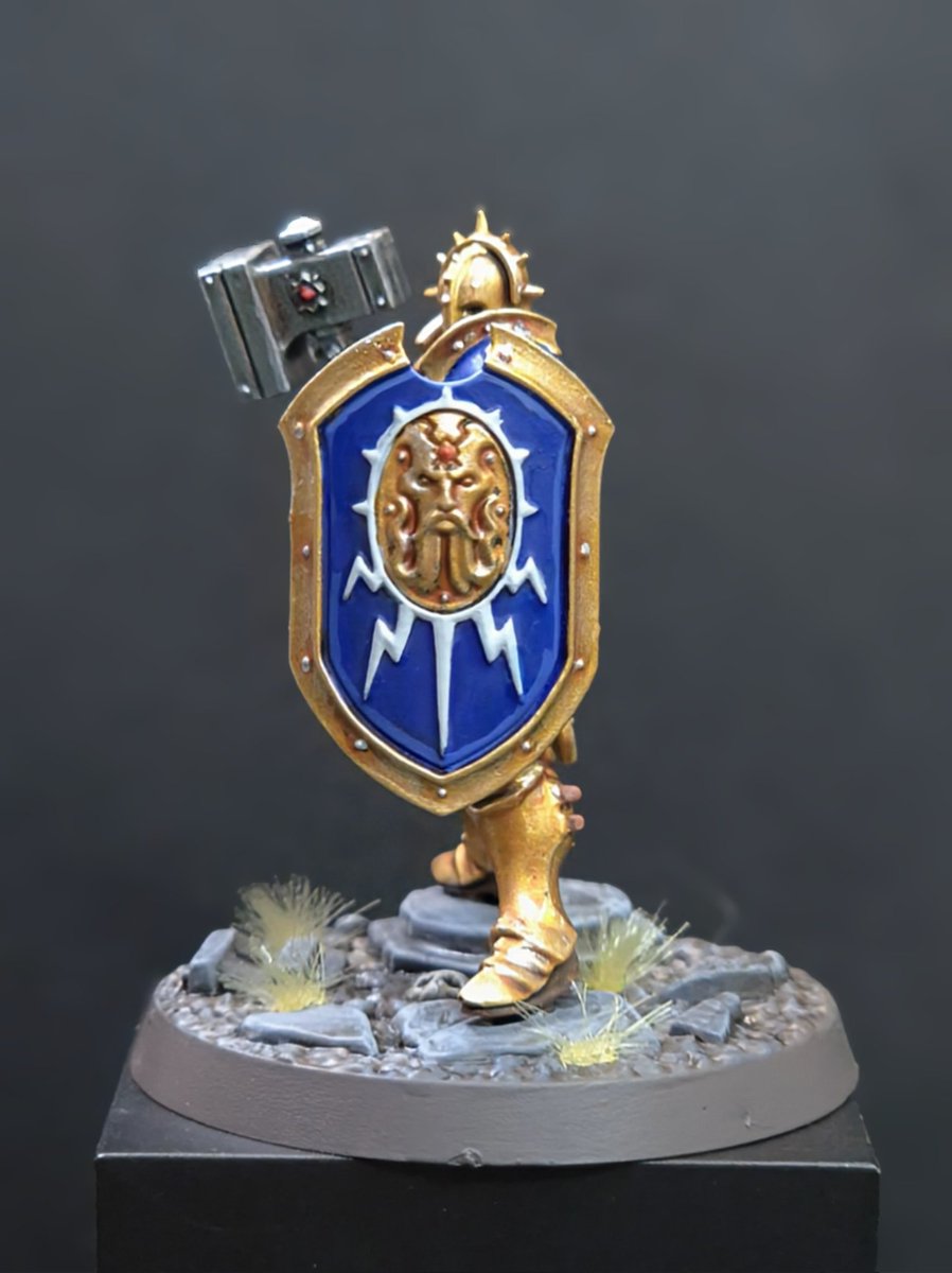 KaosKitbash's tweet photo. Os dejo por aqui este Stormcast pintado estilo box art. Es para un proyecto que ya iré diciendo por aquí!
#WarhammerCommunity 
#stormcast 
#WarhammerAos 
#GamesWorkshop https://t.co/eXyeoMEuWf