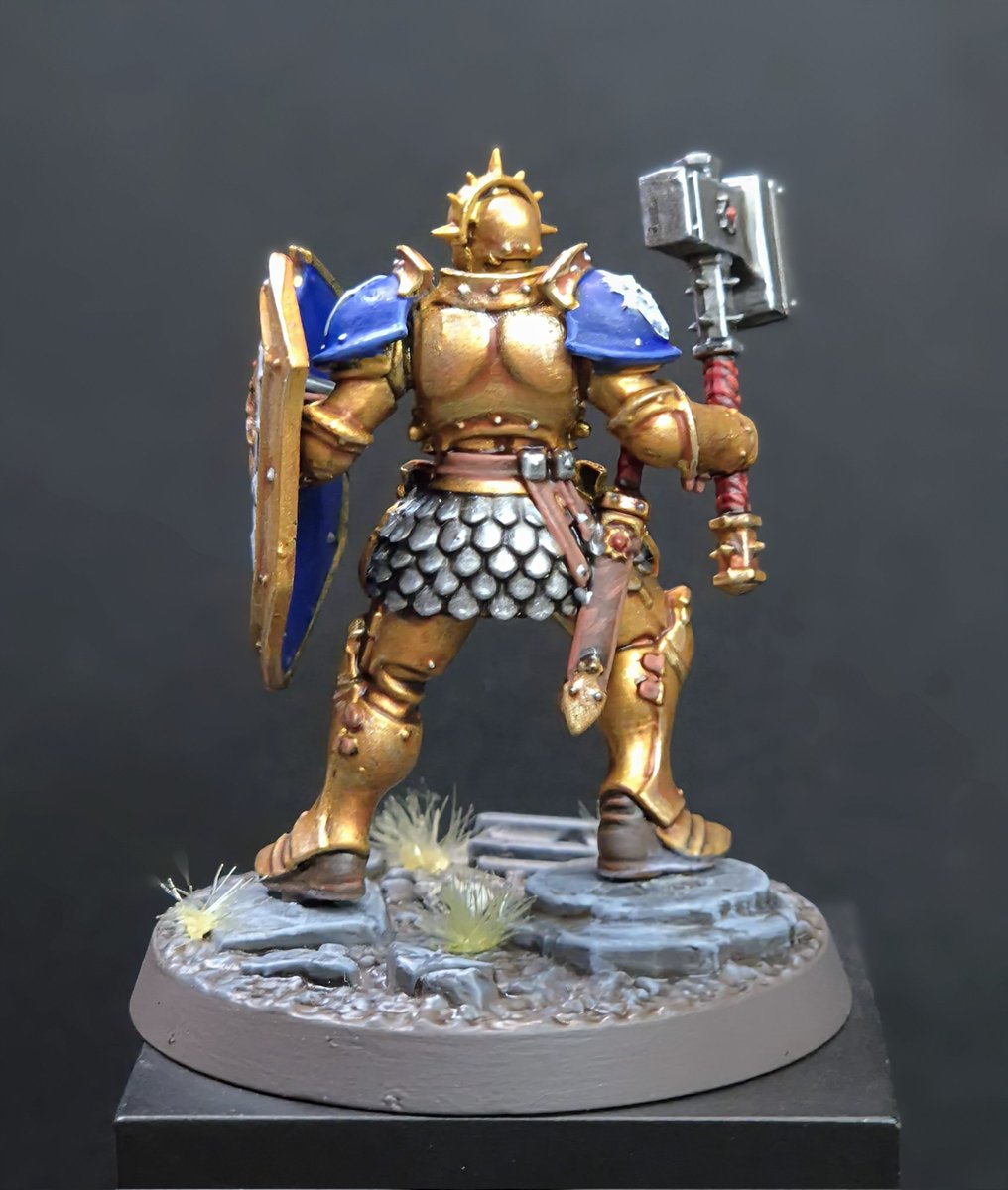 KaosKitbash's tweet photo. Os dejo por aqui este Stormcast pintado estilo box art. Es para un proyecto que ya iré diciendo por aquí!
#WarhammerCommunity 
#stormcast 
#WarhammerAos 
#GamesWorkshop https://t.co/eXyeoMEuWf