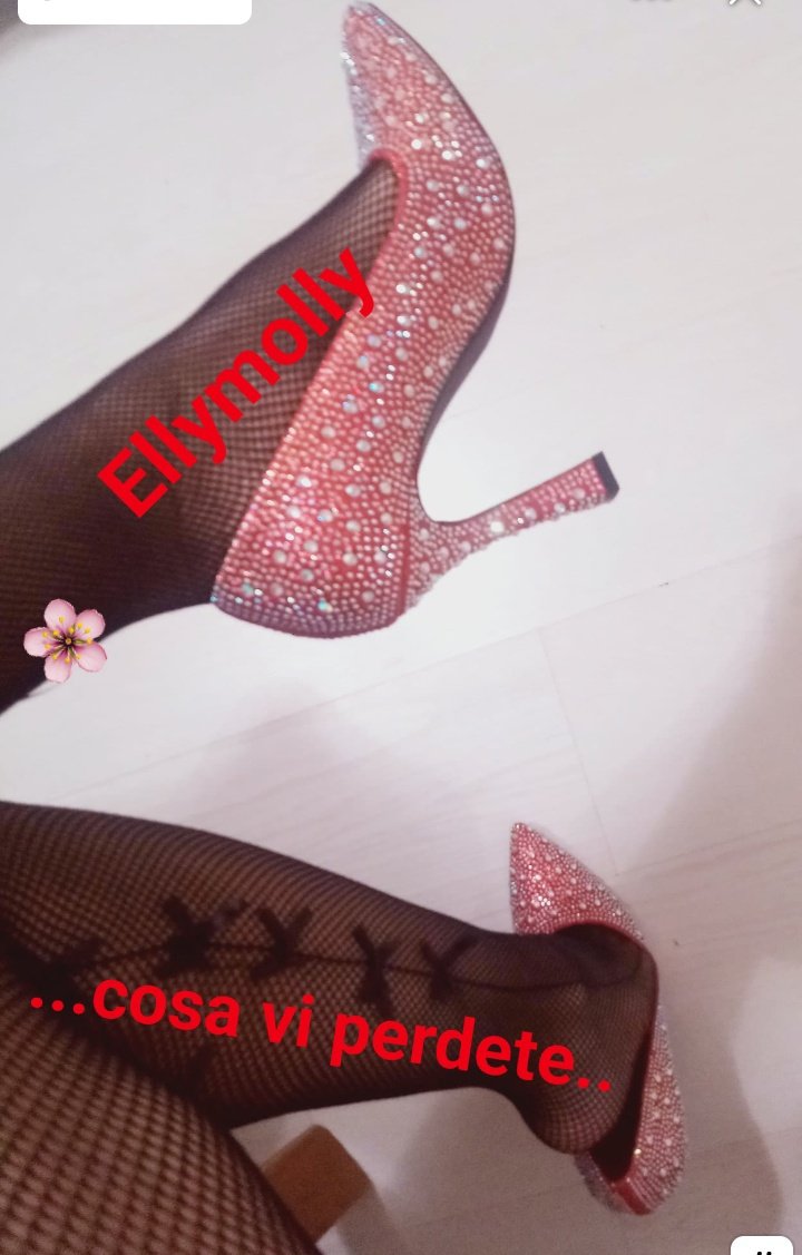 ellymolly73's tweet photo. Ricevo a Milano, regalatevi un capriccio per Natale 👣👣👣
#mistress #pieditaliani #tacchi #svale #calzearete #gambe #sottomesso #pezzente #moneyslave #capricci
@RaccontiFemdom https://t.co/jnpuDJNiPV
