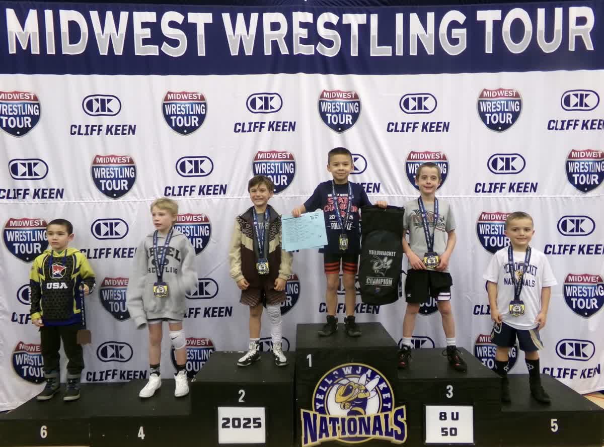 Congrats to the Edina youth wrestlers who competed over the holiday weekend!

Maple Grove Open
Ben Kaiyalethe 1st 

Yellowjacket Nationals
Saeed Mirza 6th
Till Stroud 1st
Cal Hollenbeck 2nd