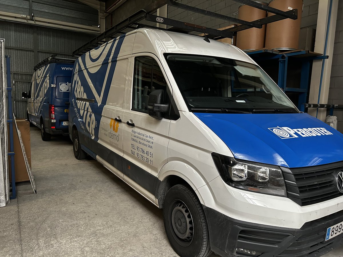 Nuestras furgonetas realizan reparto diario, cubriendo una amplia zona y garantizando un servicio ágil, fiable y constante para nuestros clientes.