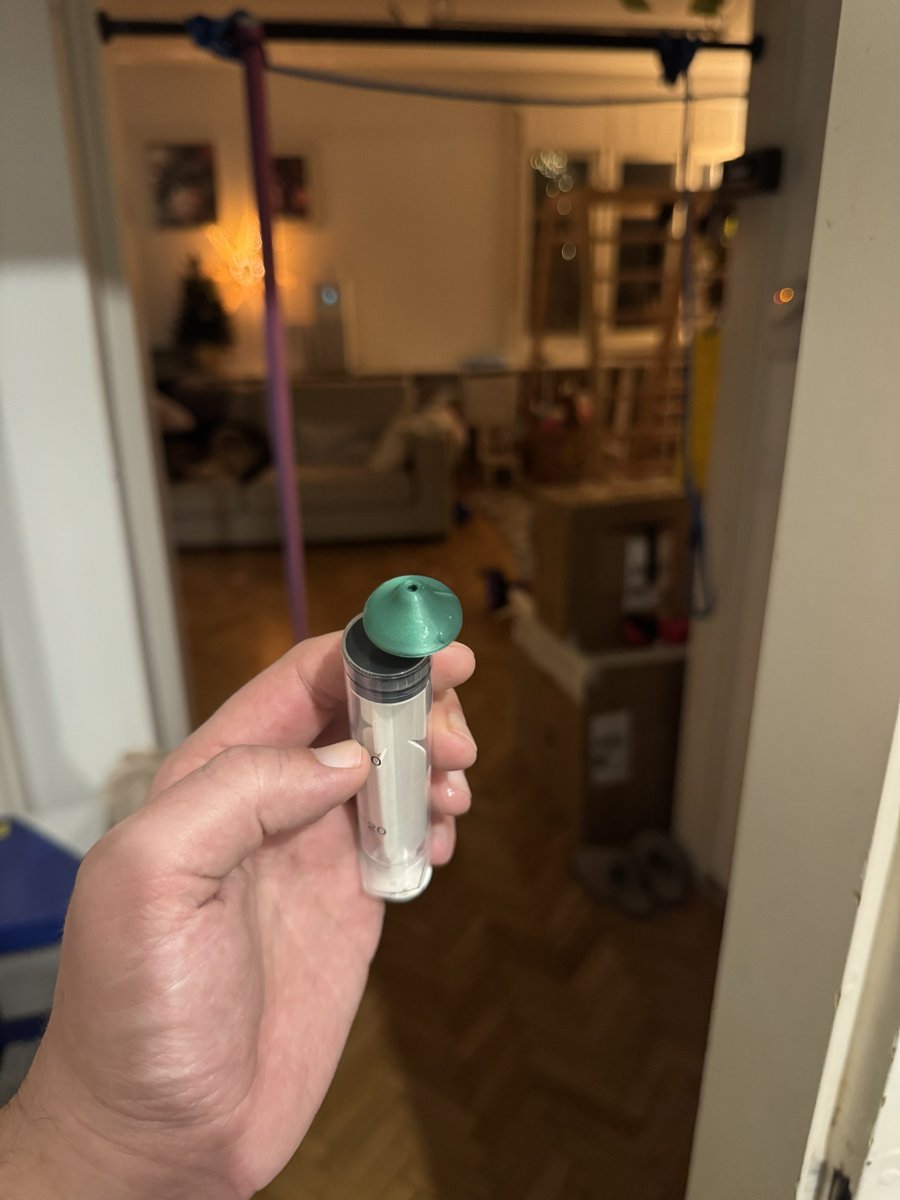 Пост обожания 3D печати

Не нашли в ближайших аптеках промывалку для носа для Киры
Решение?

Взять шприц и напечатать насадку
15 минут времени и филамента на 5 динар и вуаля: