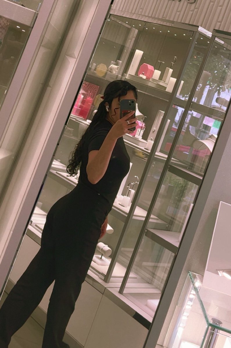 What the shit do you know about me? fuck that shit, you think you know 'bout me, every shit is your wannabe life. — AGUSTD🖤

#ARMYSelcaDay #ARSD #YOONGI