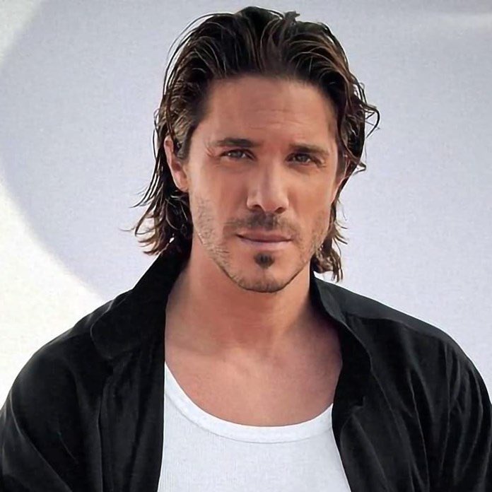 Ειλικρινά μου φαίνεται ακραία αδιανόητη όλη αυτή η συζήτηση που έχει ανοίξει για τις δηλώσεις του Νίκου Οικονομόπουλου που αφορούσαν στην πίστη του …
Το νιώθει,το είπε &amp; πολύ καλά έκανε ‼️
#οικονομοπουλος #toprwino