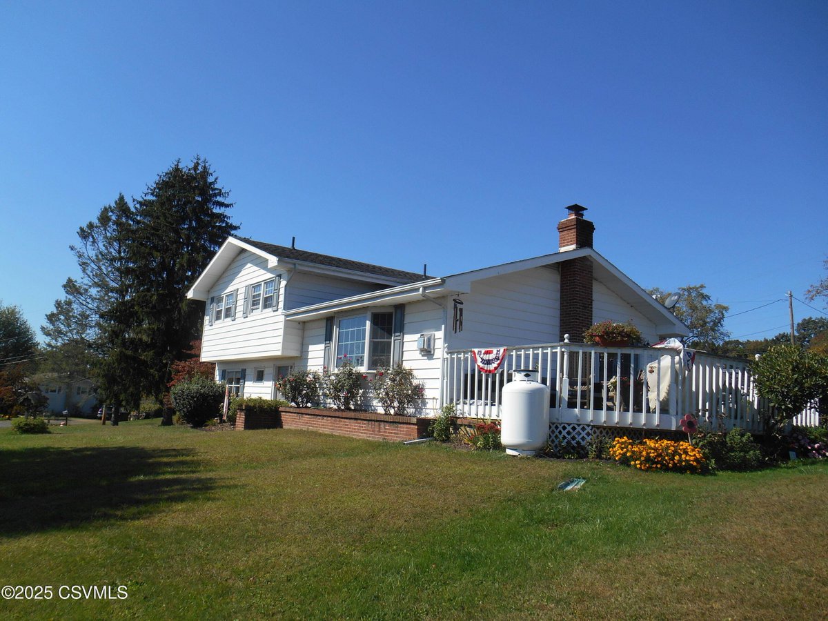 KeyPartnersReal's tweet image. 109 FIRST AVE, Berwick, PA 18603 just sold! Contact us for assistance in doing the same with your property. It would be our pleasure to work with you.