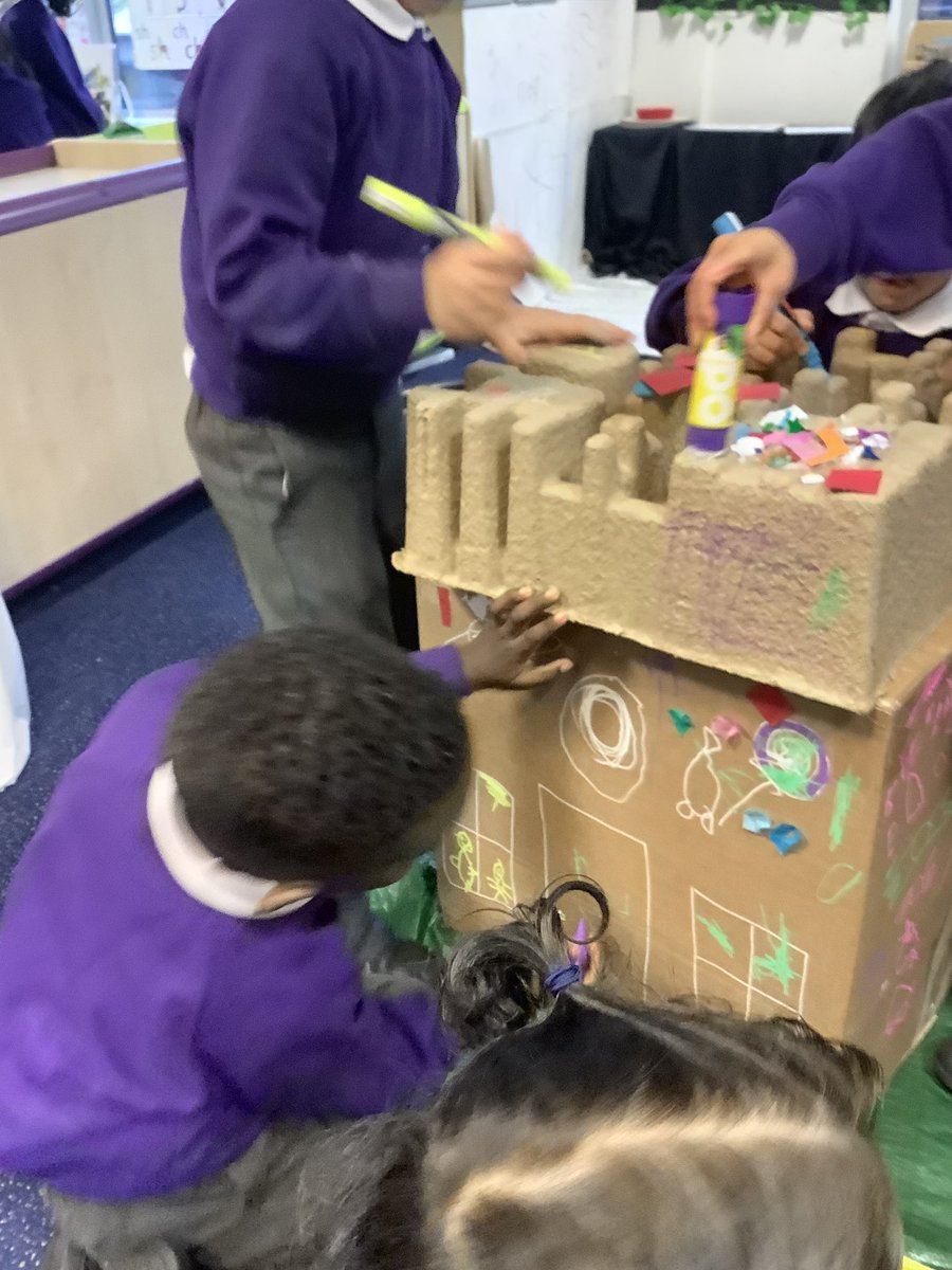 olive_bolton's tweet photo. EYFS have been #inspired by their story of the week, Hansel and Gretel #WeAreStar #EYFS #StoryHooks #Ambition #Creativity #Teamwork #ContinuousProvision #LoveBooks #LoveReading https://t.co/9DuGRv875L