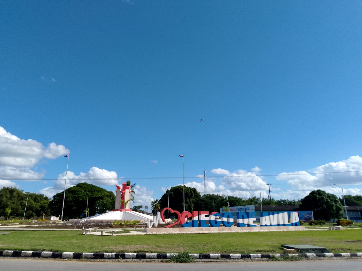 Como parte de la expedición Mis manos por #Cuba, sostuvimos un provechoso encuentro con jóvenes de <a href="/UNICACu/">Universidad de Ciego de Ávila</a> para debatir el Programa de gobierno para corregir distorsiones y reimpulsar la economía.

Doy fe del compromiso de los jóvenes con su momento histórico.