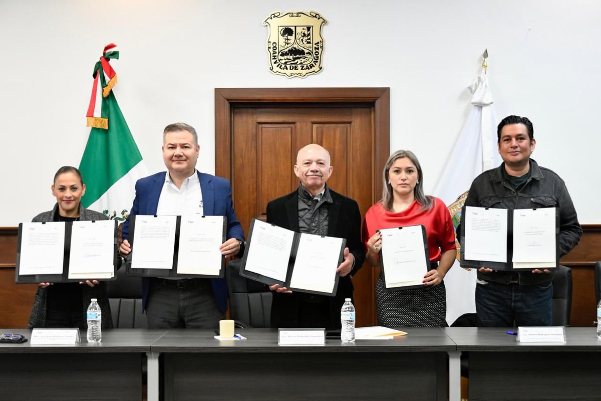 SegobCoahuila's tweet image. En el marco del Programa en Materia de Desaparición de Personas para el Estado de Coahuila 2023-2029, el Secretario de Gobierno, @oscarpime, firmó un Convenio Interinstitucional con la Comisión de los Derechos Humanos del Estado de Coahuila,