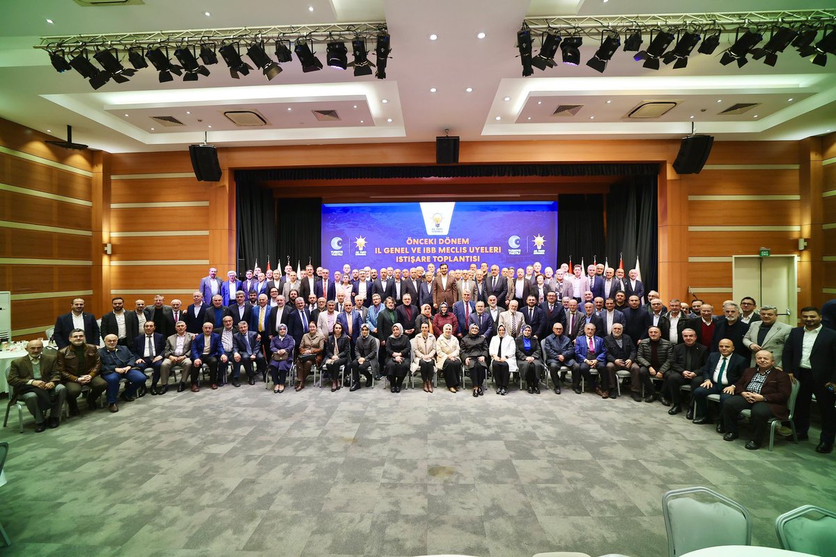 "Ahde vefa, siyaset anlayışımızın temel taşıdır.''

Önceki dönem İl Genel Meclis ve İBB Meclis Üyelerimizle istişare toplantımızda bir araya geldik, hasret giderdik. İstanbul’umuzun her sokağında, her mahallesinde izi olan değerli dava arkadaşlarımızla tecrübe paylaşımında