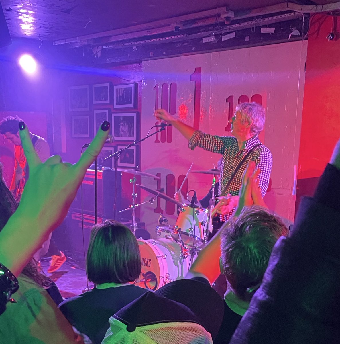 TheSickNotes's tweet photo. Pleasure to bump into the one and only @steveediggle on the tube this morning after seeing the
@buzzcocks at @100clubLondon.

… just the Nicest man and happy to chat even I was hungover and he must’ve been knackered! He’s still got the moves!
#punkwillneverdie https://t.co/Cw03UW5mnb