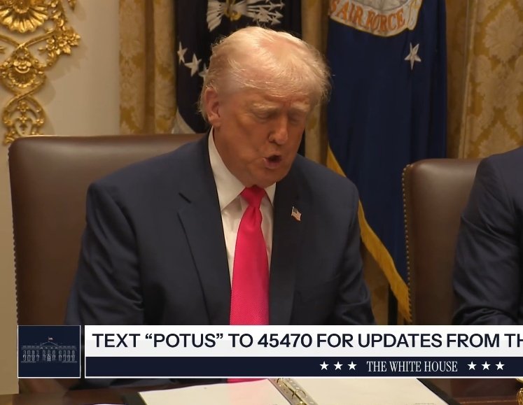 luisratti_ve's tweet image. #URGENTE
Vergación como dicen los Maracuchos,  ME VACILÉ COMPLETA LA RUEDA DE PRENSA DE TRUMP, nunca, NUNCA, dije que va atacar por tierra a Venezuela, los vendedores de humo cortan dónde les conviene, NO HABLO JAMAS DE ATACAR A VENEZUELA, NI DE QUE MADURO SE VA, demasiado ya con…