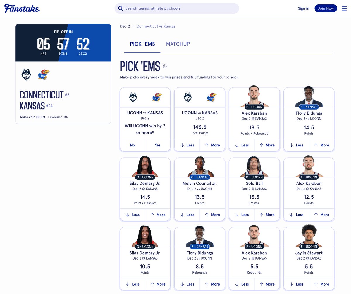 FanstakeHQ's tweet image. No. 5 UConn returns to action tonight with another big time matchup, as the 6-1 Huskies head to historic Phog Allen Fieldhouse to take on No. 21 Kansas.   

All the game and player props here: fanstake.com/mens-college-b…

UConn -1.5
Over/Under 143.5 Total Points

POINTS
Alex Karaban…