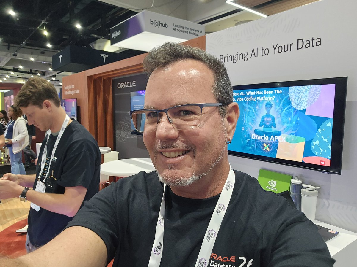 JaysonHanes's tweet image. Are you attending #NeurIPS2025 ? Stop by the @Oracle booth and learn about @OracleAPEX on @OracleDatabase in @OracleCloud and see a sneak peek of upcoming new features such as APEXlang - get your very own #DeeBee #orclAPEX