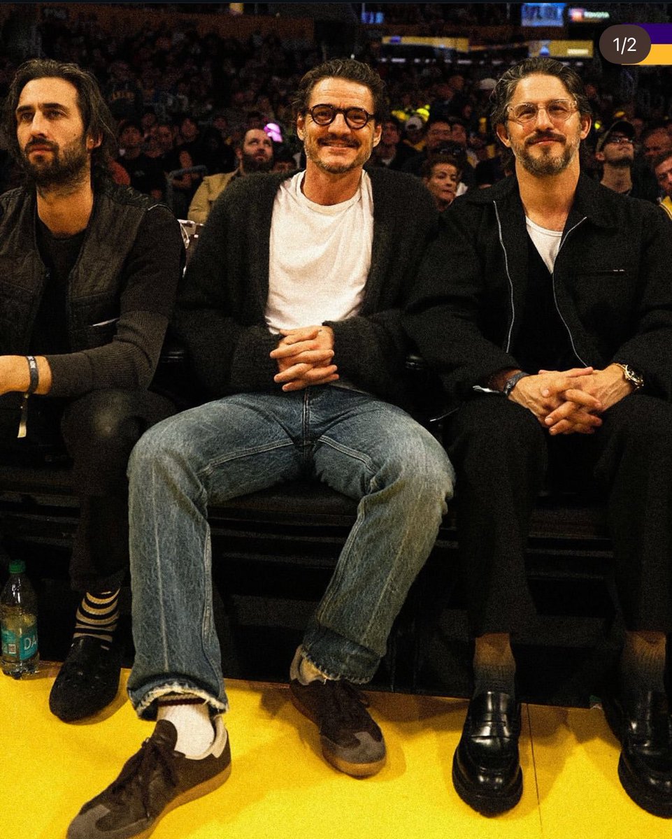 suupermoonn's tweet image. he’s a 50yo man and yet sometimes he looks so young when he wears certain fits, like here. he’s old but he’s youthful. does anyone get what i’m saying or am i going insane. either way im so in love w him it hurts