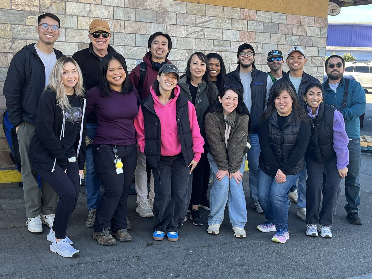 RefuseRefuseSF's tweet image. On Giving Tuesday, this group from @discord and local neighborhood volunteers gave 90 minutes of their time to pick up 20 bags of litter at the Miraloma Cleanup this morning.

More money won’t keep SF clean, but we can just by showing up. Thank you all that do!