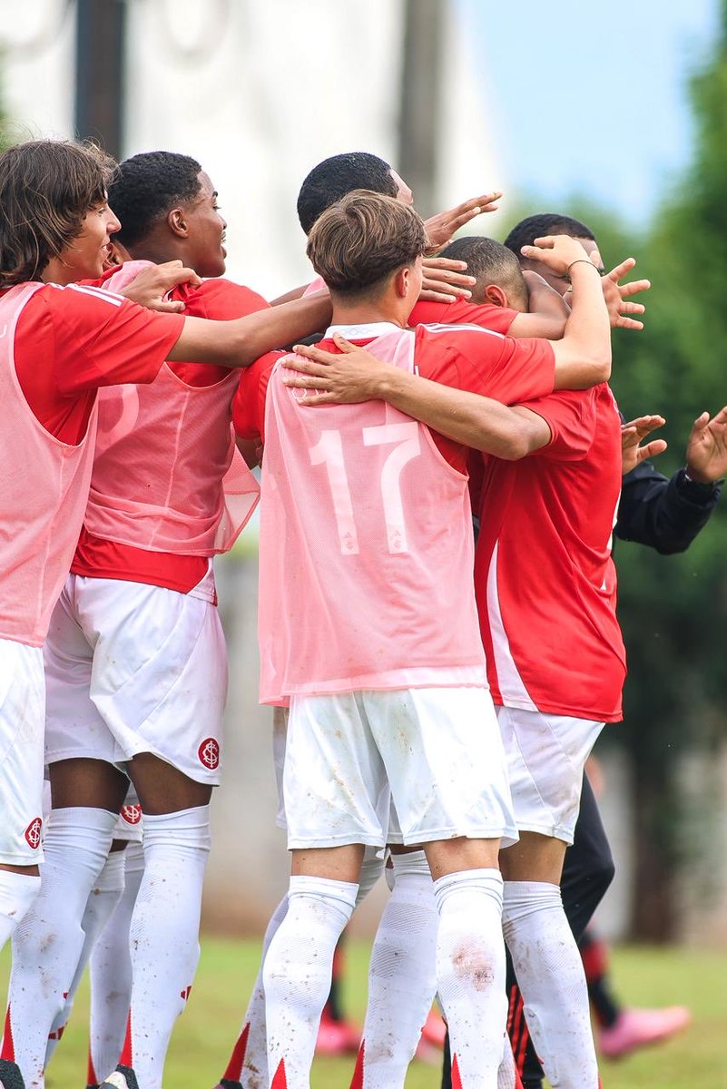Celeiro_Ases's tweet photo. Estreia com vitória na Copa Umbro! 🇦🇹🤩

O #CeleirodeAses venceu o Cuiabá por 2x0 nesta terça-feira (02), em Marmeleiro-PR, na primeira rodada da Copa Umbro Sub-14. 😍

Miguel Brum e Kelwyn anotaram os gols da vitória. 💪

Bem demais, meus guris!! 👏 https://t.co/e1T7yAMM0n