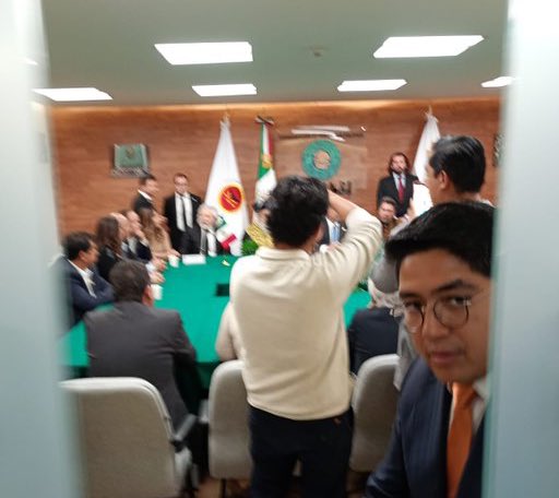 ABREN LAS PUERTAS CON GENO*CIDAS DE ISRA3L se reúnen en lo oscurito. 

Convoca <a href="/PedrohacesO/">Pedro Haces</a>:

Los integrantes que se han reconocido:
- Miguel Alejandro Alonso (PRI) presidente del grupo 
- ⁠Carlos Arturo Madrazo (PVEM) vicepresidente
- Teresita de Jesús Vargas (MORENA)
-