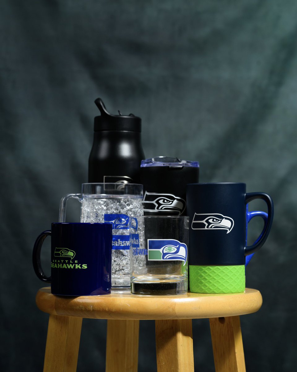 SeahawksProShop's tweet image. Make the holidays unforgettable! 🎁

Shop our first round of December Deals, now through 12/14.

 ➡️ Spend $150+ → Free Seahawks candle
 ➡️  Spend $250+ → Free 50th Season book
➕ Plus: 30% off drinkware, kids’ apparel &amp;amp; headwear, and an extra 30% off clearance.

In-story only.