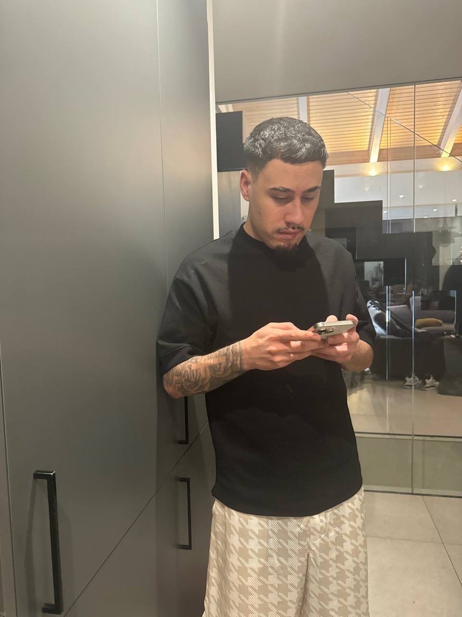 yosigoiwal's tweet image. me acaba de preñar y lo primero que hace es ponerse a jugar al clash royale