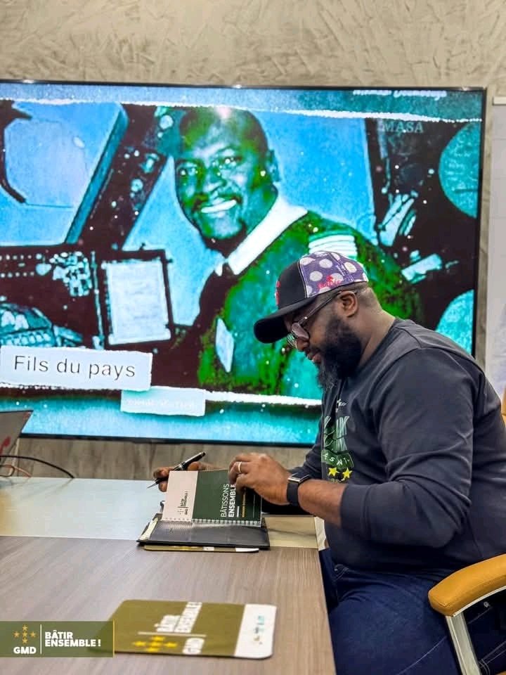 daye_med's tweet image. 🇬🇳#GMD #simandou2040 #program: &amp;lt;&amp;lt;La mouvance&amp;gt;&amp;gt;
Le Ministre Directeur de cabinet de la présidence de la République de Guinée et président du comité stratégique du projet simandou son excellence Monsieur Djiba Diakité @djisanfina , le coordinateur général de la mouvance GMD.