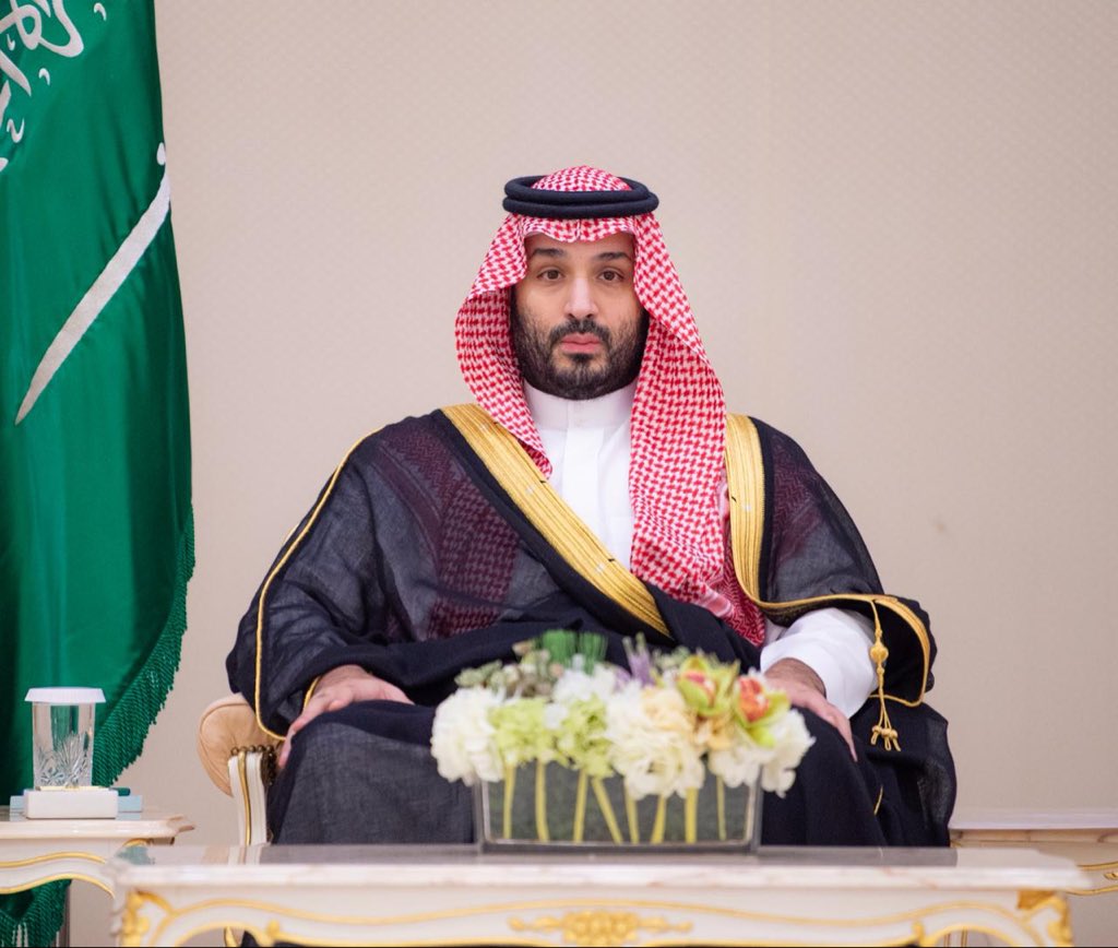FadelAlnemer's tweet photo. لقاء بحجم الوطن، أين ما أنبت أزهر...

حينما تطأ قدما سمو سيدي ولي العهد صاحب السمو الملكي الأمير محمد بن سلمان - حفظهما الله - أرضًا، تتحول إلى لوحةٍ من الأمل ومساحةٍ من الحلم الذي يتحقق.

حملت زيارة سموه التاريخية للمنطقة الشرقية شموخ القيادة، ونسمة مستقبل رأيناها بأعيننا، واستشعرناها بقلوبنا. 

وحقيقة كان شعور لا يُوصف أن أكون ضمن المجموعة التي تشرفت بالسلام على سموه ضمن هذه الزيارة الملهمة.

كل كلمة قالها سموه كانت خارطة طريق، وكل نظرة كانت طاقة إيجابية تُشعِرنا أننا في ظل قيادةٍ لا تعرف المستحيل.

أبناء شرقيتنا الحبيبة، لقد أضاء سموه دروب تطوركم، ووعد بمستقبلٍ يليق بكم ... ونحن واثقون بأن الوعد متحقق بإذن الله.

لله درُّ قائدنا ... رجلُ الرؤية والعزيمة، الذي يجعل من كل زيارة قصة إلهام، ومن كل لقاء دفعةً نحو المجد.

#ولي_العهد_في_الشرقية
#رؤية_السعودية_2030