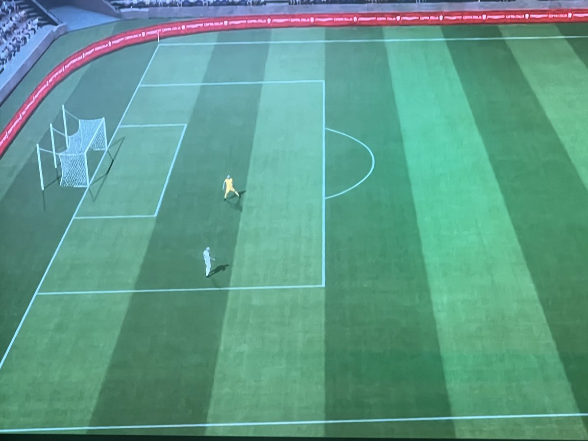 pisto_gol's tweet image. Quello che sta succedendo allo Stadium è ai confini della realtà : prima un clamoroso spintone di #Cabal su #Palma non sanzionato da #Fourneau, poi un gol di #David annullato per fuorigioco,  confermato dal VAR #Giua con un clamoroso errore di persona: viene tracciata la