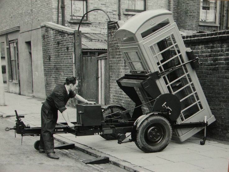 Knowledgepoint's tweet image. A mobile phone delivery 1930s style ...