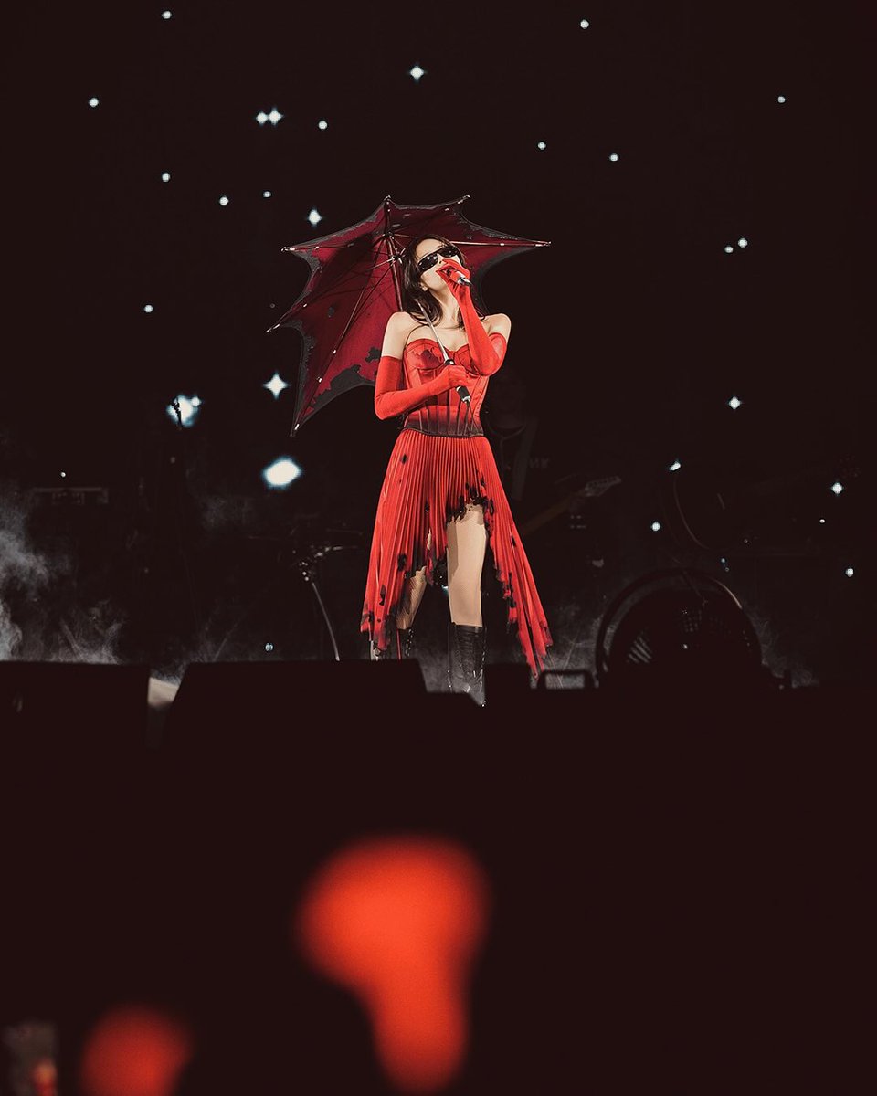 JennieDCGallery's tweet image. 251203 #JENNIE’s concept sketch for the deadline world tour by Melissa Mehrtens (Custom Robert Wun)