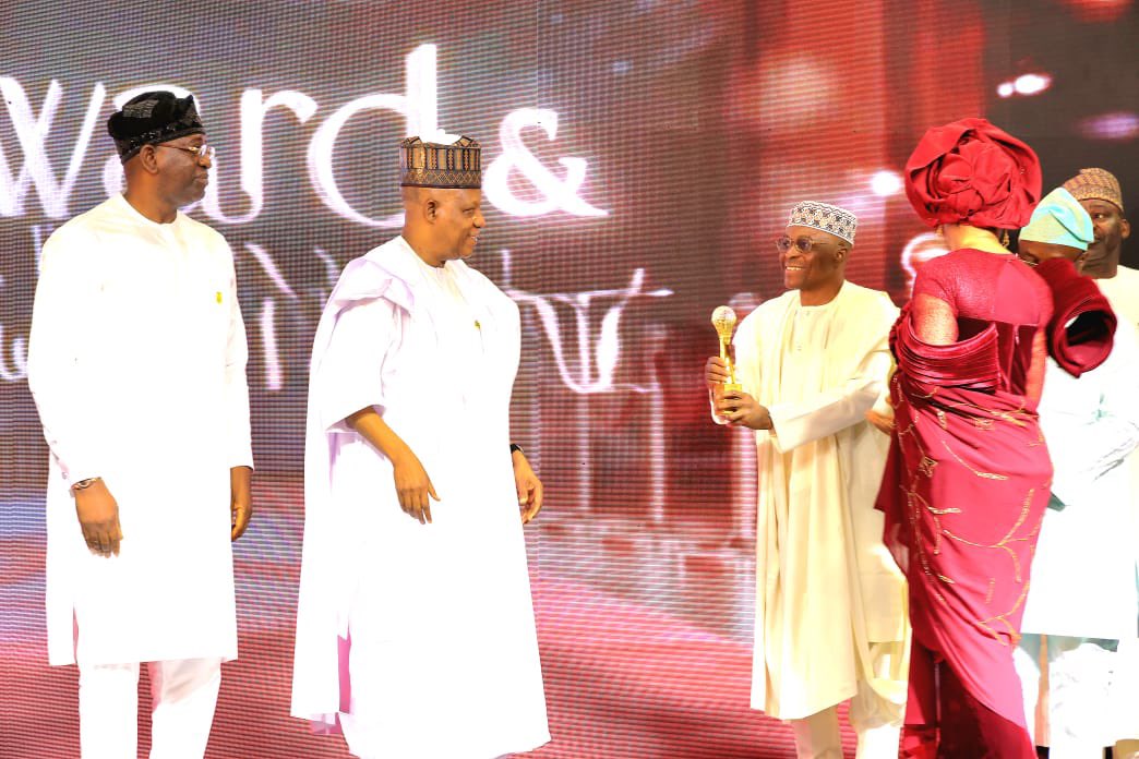 nigerianports's tweet image. VP Kashim Shettima Presents Dr. Dantsoho with the Leadership In Action Award at the PEBEC Gala Awards Ceremony

In an effort to boost efficiency at the seaports, the Presidential Enabling Business Environment Council (PEBEC) set up a Ports &amp;amp; Customs Efficiency Committee to…