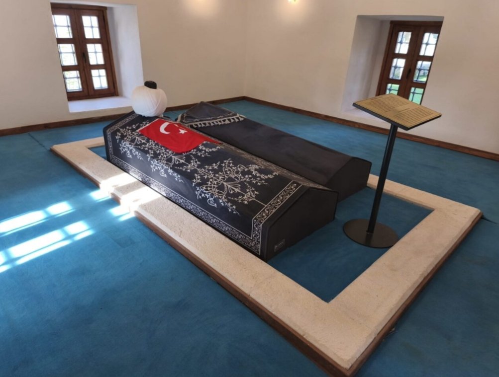 📍 #Bolayır Köyü / Gelibolu 

Gazi Süleyman Paşa Türbesinin ve Namık Kemal Kabrinin  restorasyonu ve çevre tanzimi tamamlandı.

#GaziSüleymanPaşatürbesi hazinesinde medfun olan “vatan şairi” #NamıkKemal’in vefatının 137. Yıl dönümü münasebetiyle anma töreni gerçekleştirildi.