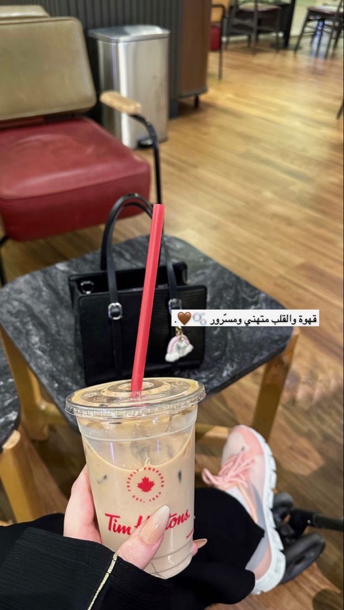 Roo____h's tweet photo. غياباتي الواجد .. عن وجيه الناس
يبررها وجود اللي عن الناس مغنيني . https://t.co/jgJbvMWADo