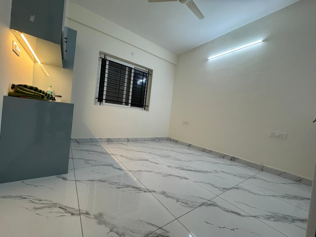 sshubhamty's tweet photo. I'm looking for a male flatmate in Sarjapur Road, Junnasandra, Bangalore area
Near Bellandur, HSR, Sarjapur Road, Embassy Tech Village.
3 BHK Fully Furnished
Refrigerator, Washing Machine, Wifi.

1 Room available with separate washroom

Rent: 16,000
 Deposit: 50,000
 Move-in: 1st week of January
@BangaloreRoomi
@fmrbangalore
DM for more details