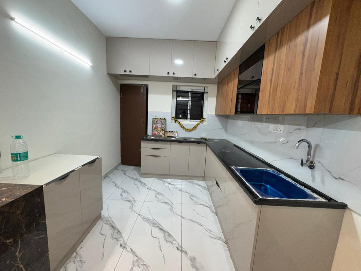 sshubhamty's tweet photo. I'm looking for a male flatmate in Sarjapur Road, Junnasandra, Bangalore area
Near Bellandur, HSR, Sarjapur Road, Embassy Tech Village.
3 BHK Fully Furnished
Refrigerator, Washing Machine, Wifi.

1 Room available with separate washroom

Rent: 16,000
 Deposit: 50,000
 Move-in: 1st week of January
@BangaloreRoomi
@fmrbangalore
DM for more details