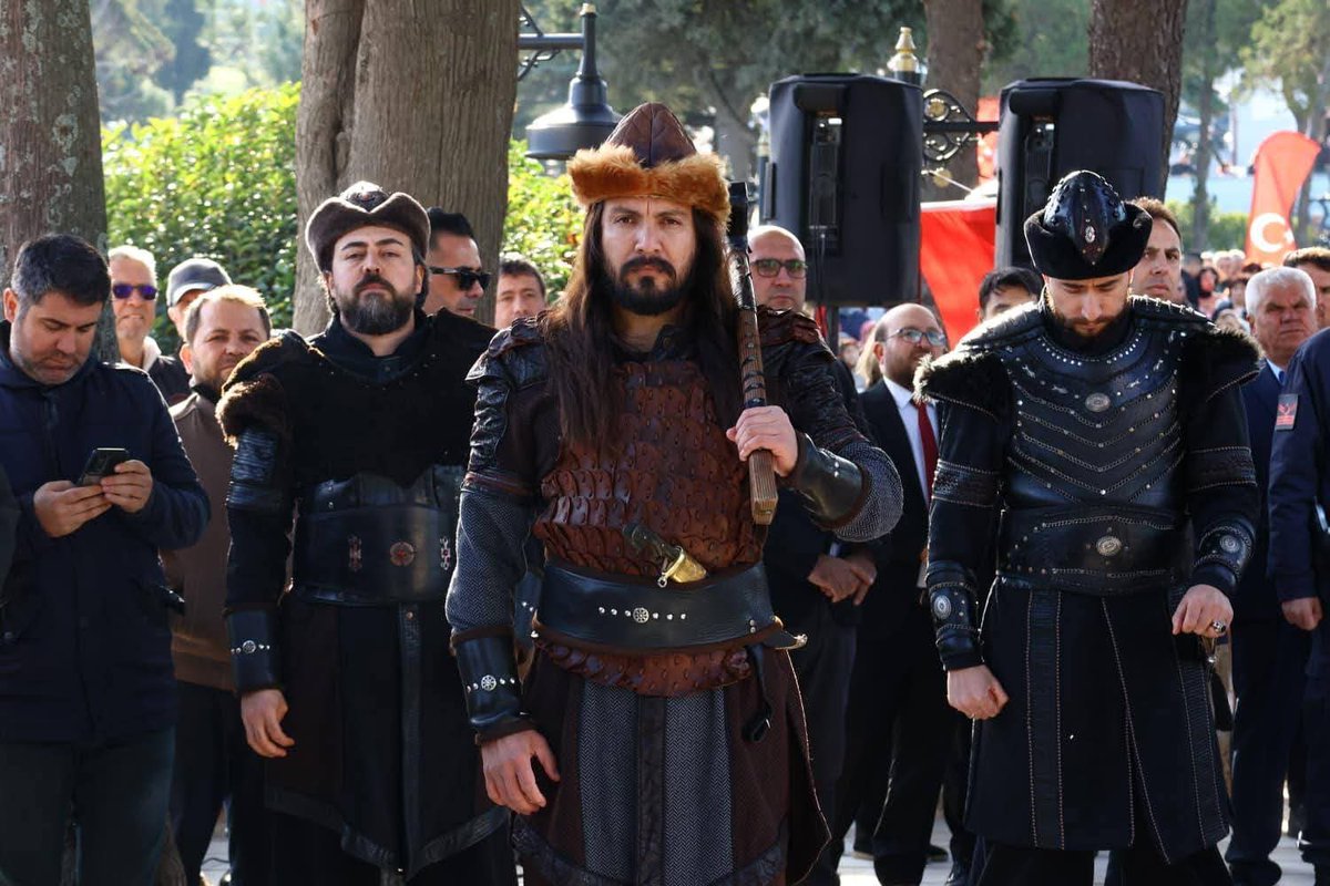 📍 #Bolayır Köyü / Gelibolu 

Gazi Süleyman Paşa Türbesinin ve Namık Kemal Kabrinin  restorasyonu ve çevre tanzimi tamamlandı.

#GaziSüleymanPaşatürbesi hazinesinde medfun olan “vatan şairi” #NamıkKemal’in vefatının 137. Yıl dönümü münasebetiyle anma töreni gerçekleştirildi.