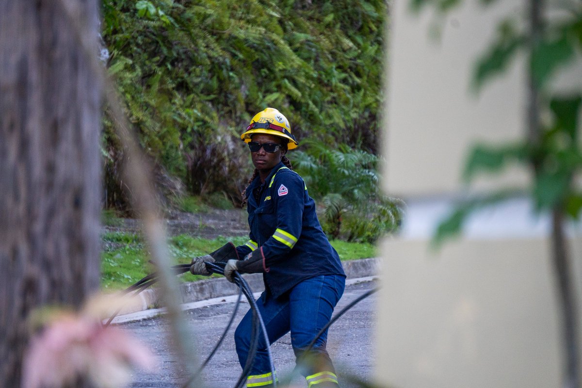 myJPSonline's tweet image. 📍Reading to Anchovy, St. James: Crews were working on Long Hill Main Road. This restores power to Anchovy High, Primary &amp;amp; the Police Station and some surrounding areas

But this repair does much more than just fix the local area... 👇