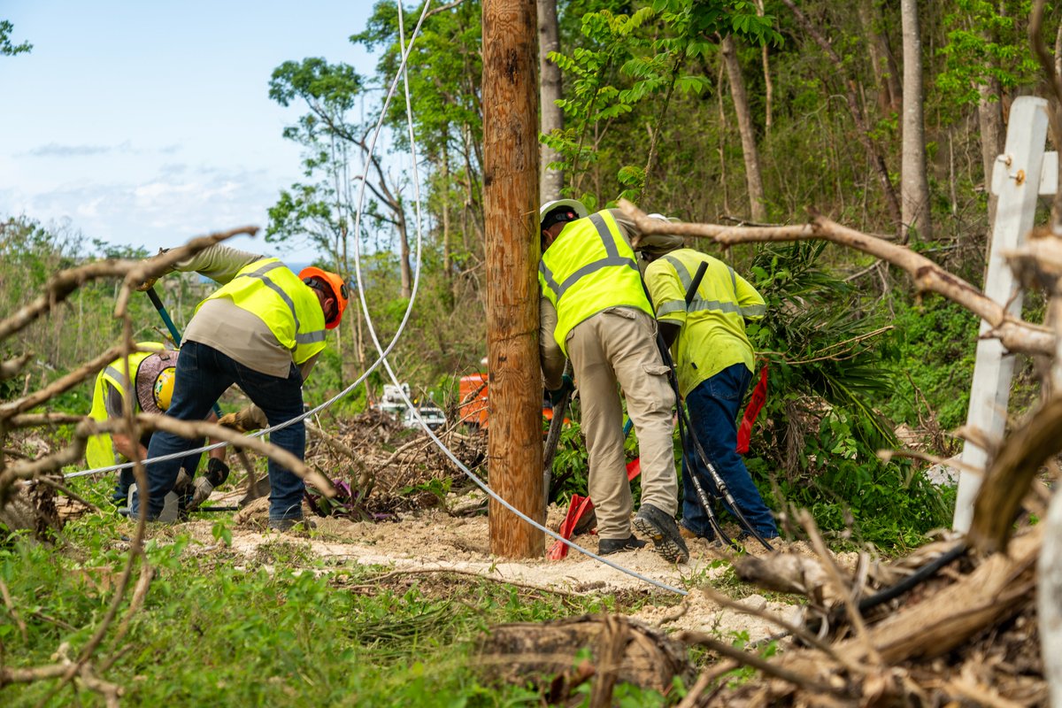 myJPSonline's tweet image. 📍Reading to Anchovy, St. James: Crews were working on Long Hill Main Road. This restores power to Anchovy High, Primary &amp;amp; the Police Station and some surrounding areas

But this repair does much more than just fix the local area... 👇