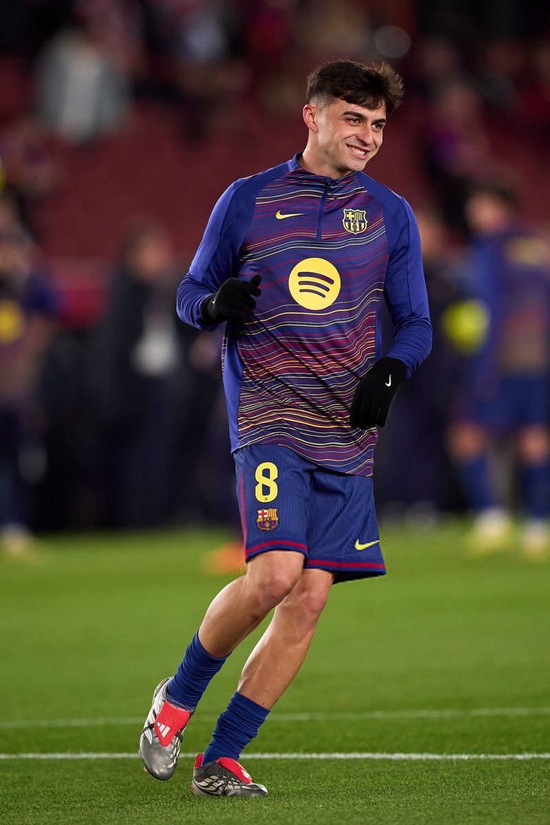 lnstantFoot's tweet image. Le meilleur milieu de terrain de la planète foot est bel et bien de retour aux affaires. 

Quelle première mi-temps de Pedri ! 🎩🇪🇸