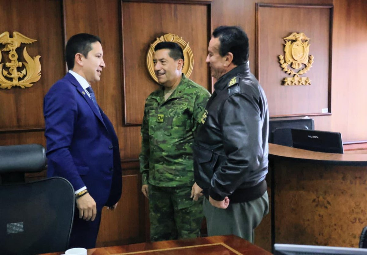 🤝 El director provincial del <a href="/CjPichincha/">CJPichincha</a>, <a href="/HenryGaiborF/">Henry Gaibor F.</a>, realizó una visita protocolar al jefe del Comando Conjunto de las <a href="/FFAAECUADOR/">Fuerzas Armadas del Ecuador</a>, Henry Delgado, con el fin de tratar temas de interés común, como posibles espacios de capacitación para mejorar la gestión institucional.