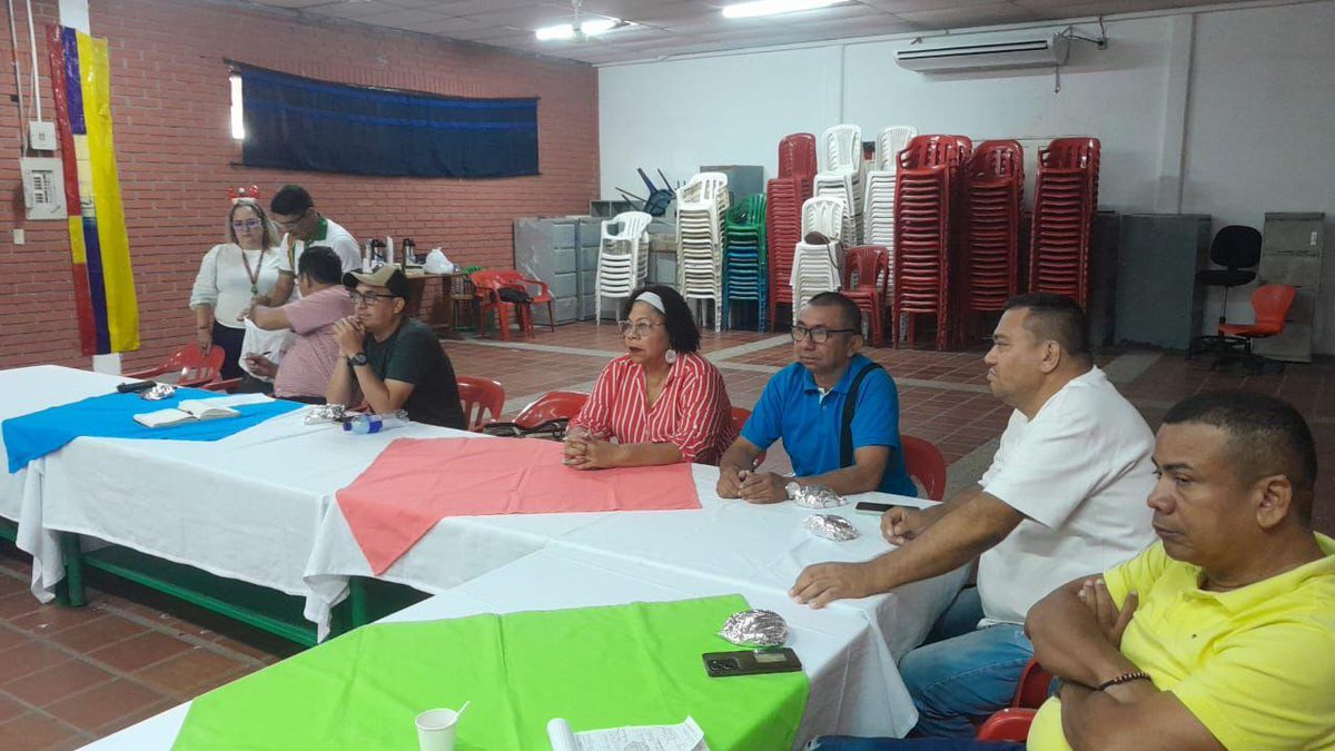 SindicatoSES's tweet image. Encuentro de Salud con delegad@s y Veedor@s de la Provincia de Yariguíes, con el fin de revisar el servicio médico asistencial y prestacional en cada municipio para seguir fortaleciendo la implementación del Acuerdo 003. Se realizó visita a la sede de Fafos en Barrancabermeja.