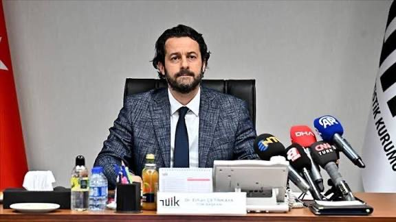 💢CHP Milletvekili Ümit Dikbayır , TÜİK Başkanına :

“Günün fıkrası: 

Kendi açıkladığı düşük enflasyonla milyonları yoksullaştıran TÜİK Başkanına 30 bin TL seyyanen zam yapıldı.”