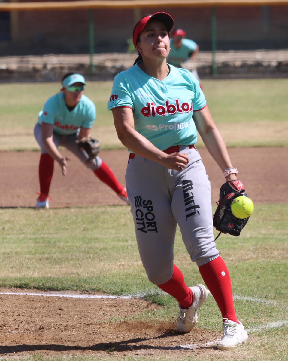 Territorioscore's tweet photo. El equipo de @DiablosFem sostuvo su primer juego interescuadras como parte de su #EarlyCamp que realiza en la @AcademiaAHH https://t.co/aIa36bpjwK