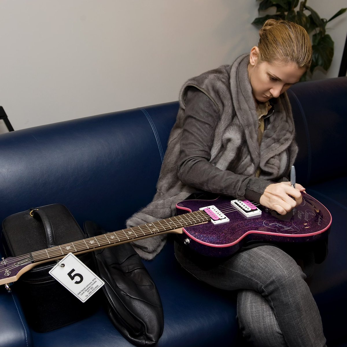 celinedion's tweet image. Understated elegance: a pair of shades, a signed guitar, and a little touch of magic! 🎸