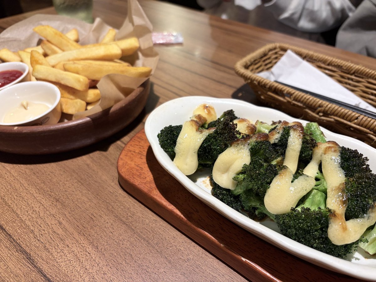 びっくりドンキーの期間限定「満喫セット」は神コスパよね！

昨日はカリーソース追加

神コスパだから・・期間限定なのねw
いつもあれば最高なんだけど

#びっくりドンキー