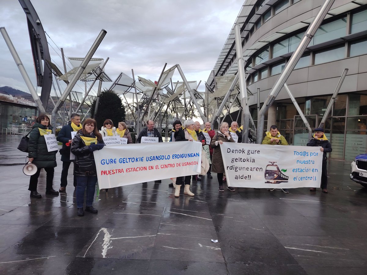Gaur barriro Bilbon egon gara! 
Konkretuki <a href="/Euskalduna_eus/">Euskalduna Bilbao</a> -n,    "Metro Bilbao Conferencia 2025"  instituzio ekitaldian. 
Aurrera! 💪🏽
#usansolo #geltokiaerdigunean <a href="/metrobilbaoeus/">metro bilbao</a> <a href="/eajpnvbizkaia/">EAJ-PNV Bizkaia</a> <a href="/ehbildubizkaia/">EH Bildu Bizkaia</a> <a href="/PodemosBizkaia/">Ahal Dugu BIZKAIA</a> <a href="/PPBizkaia/">PP Bizkaia</a> <a href="/PSEBizkaia/">PSE-EE BIZKAIA</a> <a href="/ETS_RFV/">Euskal Trenbide Sarea - Red Ferroviaria Vasca</a> <a href="/UsansoloHerria/">Usansolo Herria</a>