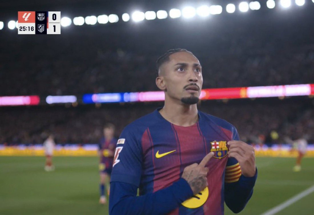 UTDTrey's tweet image. If I was this guy I’d leave Barcelona and join Manchester United, he doesn’t get the respect he deserves