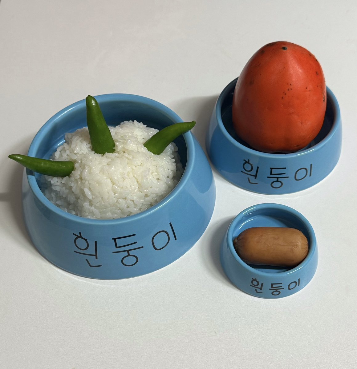 #협찬 #이벤트
RT 추첨 5분께 흰둥이 미니그릇 세트를 드립니다
(12월 10일 당첨자 발표)

안녕하세요 개입니다
댄꼼마에서 더현대 홀리데이 팝업을 엽니다
품절 대란이었던 흰둥이 빅밥그릇&amp;미니그릇 세트가 
3천 개 이상의 수량으로 준비 된다고 하니 
다시 한 번 개의 인생을 체험하러 가봅시다