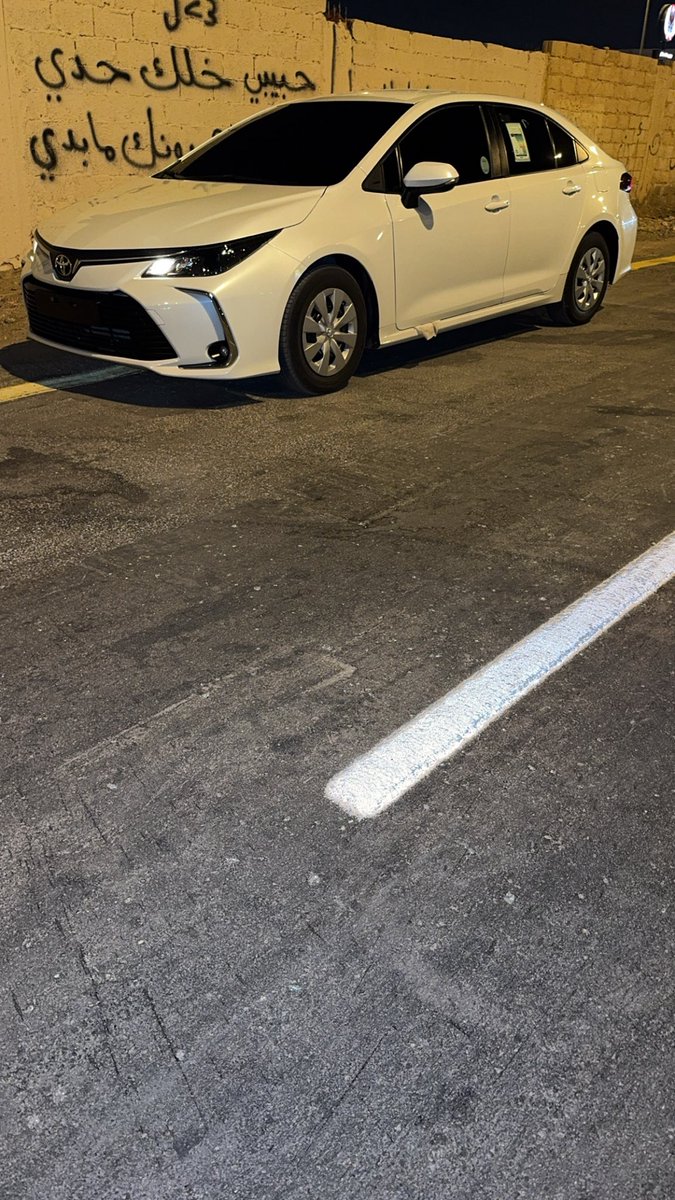 تلعب على الحبلين وتقول مضلوم 
هاذي نهاية دربك الي مشيته ؟ 

ضلمك على نفسك وتلحقني اللوم 
ياحسرتي وقت بحبك قضيته 

خلاص لاترجع ترا الحب معدوم 
خلك معى الي بعتني واشتريته