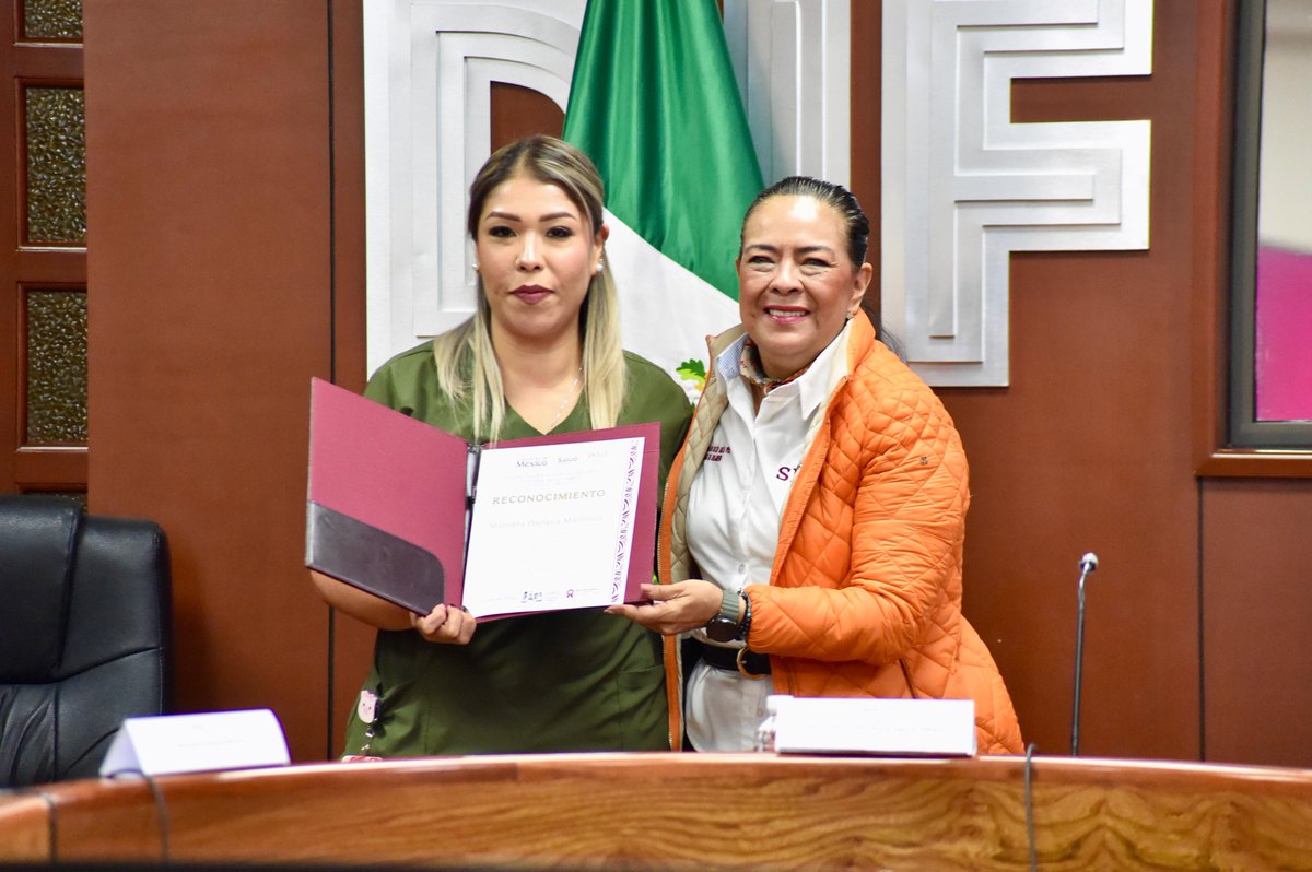 MRocioGP's tweet photo. 🏅 Con gusto, hoy entregamos el Reconocimiento a la Integridad y al Servicio Público 2025 “Categoría A”del #DIFNacional, que encabeza la @BuenGobierno_mx.
Felicito a Mariana Osnaya Martínez y a Plinio Vázquez Ramírez por su compromiso y destacada labor como servidores públicos. https://t.co/xgPUGWI1nQ