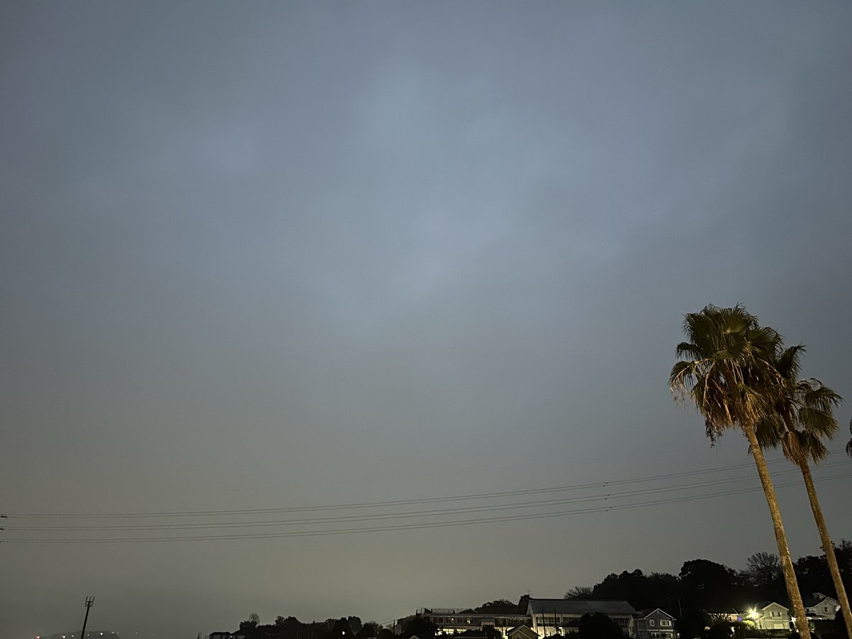 This is the sky before sunrise this morning. Unfortunately, it's still dark and covered with clouds.😅