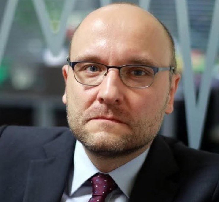 Kamil Zaradkiewicz w 2013 roku około godziny 4:30 nad ranem przyszedł pod bramę Trybunału Konstytucyjnego… w piżamie i papciach. 
Sytuacja trwała półtorej godziny, zanim wezwano pogotowie i zabrano go do szpitala gdzie stwierdzono przedawkowanie grzybów halucynogennych 🙃 
Ten